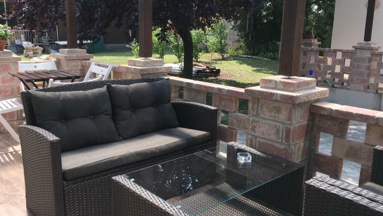 Aranypart Apartmanhazak Tiszakecske Exterior photo